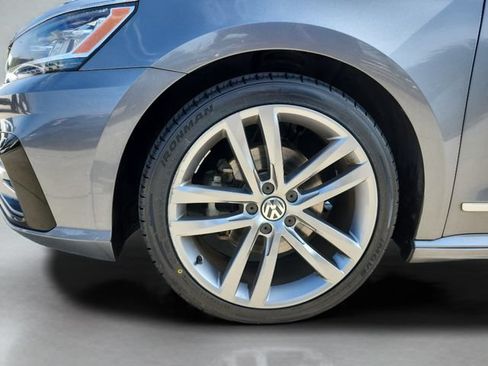 Used 2016 Volkswagen Passat 1.8T R-Line w/ R-Line Lighting Package FWD image 29