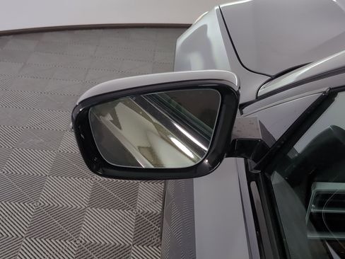 Used 2026 BMW 330i Sedan w/ M Sport Package image 19