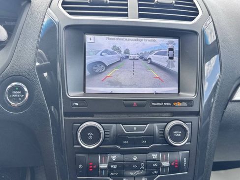 Used 2017 Ford Explorer XLT w/ Equipment Group 202A AWD/4WD image 15