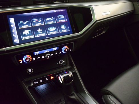 Certified 2025 Audi Q3 2.0T Premium w/ Convenience Package image 29