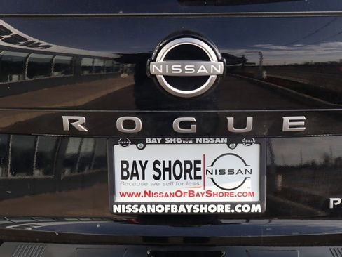 Certified 2025 Nissan Rogue Platinum FWD image 29