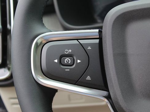 New 2026 Volvo XC40 B5 Ultra w/ Protection Package Premier image 18