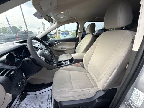 Used 2017 Ford Escape SE FWD image 11