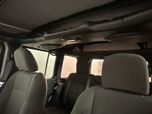 Used 2018 Jeep Wrangler Unlimited Sport S AWD/4WD image 12