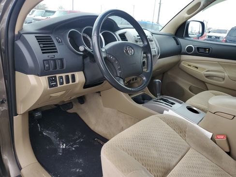 Used 2011 Toyota Tacoma PreRunner image 17