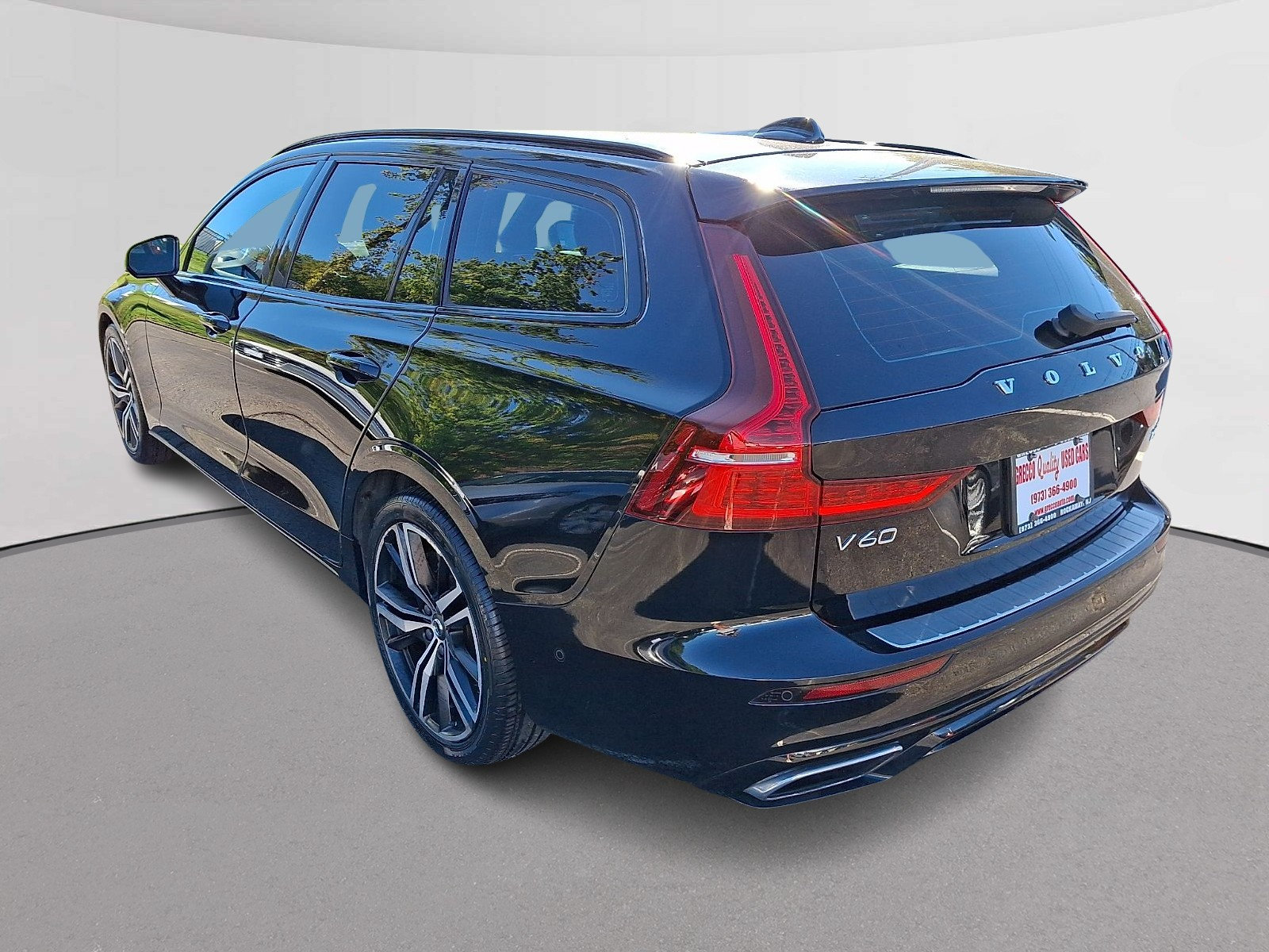 Used 2020 Volvo V60 T6 R-Design FWD image 7