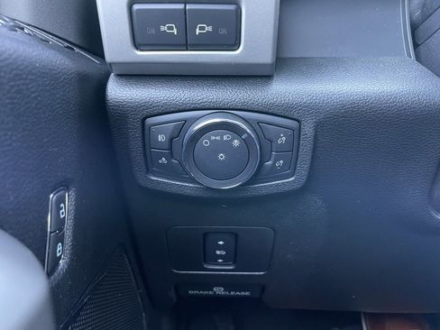 Used 2017 Ford F250 Lariat w/ Chrome Package image 46