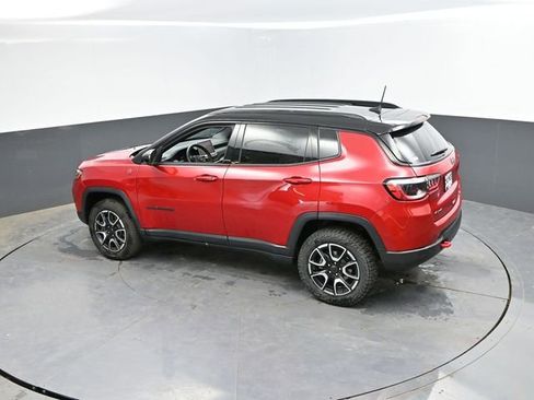Used 2025 Jeep Compass Trailhawk AWD/4WD image 42