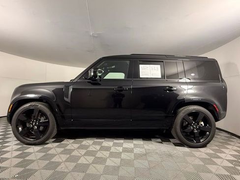 Used 2024 Land Rover Defender 110 X-Dynamic SE image 3