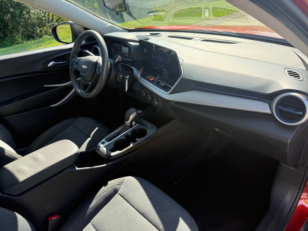 Used 2024 Chevrolet Trax LS FWD image 21