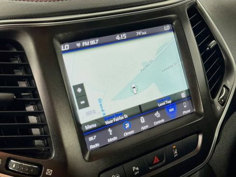 Used 2019 Jeep Cherokee Trailhawk AWD/4WD image 14