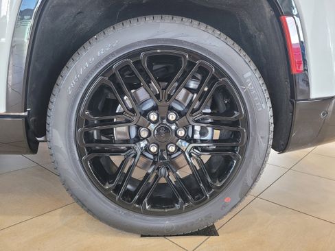 New 2026 Jeep Grand Wagoneer Limited AWD/4WD image 9