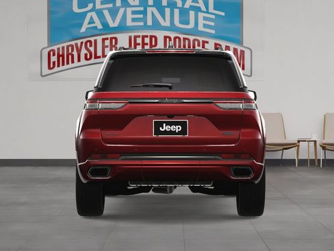 New 2025 Jeep Grand Cherokee Summit image 10