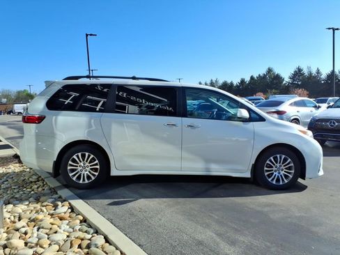 Used 2019 Toyota Sienna XLE Premium image 6