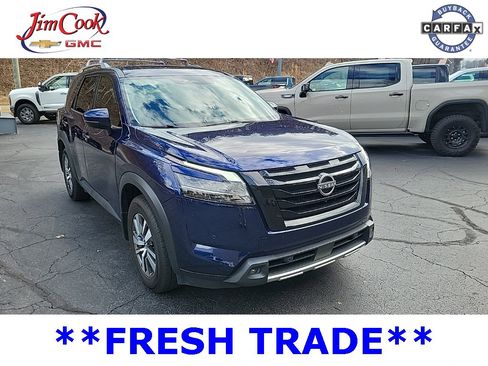 Used 2023 Nissan Pathfinder SL w/ Black Appearance Package image 6