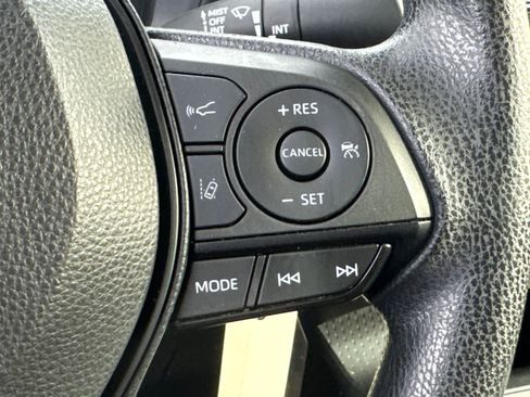 Used 2022 Toyota Corolla LE image 20