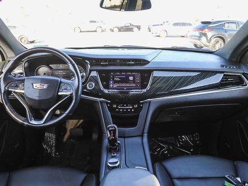 Used 2022 Cadillac XT6 Premium Luxury image 12