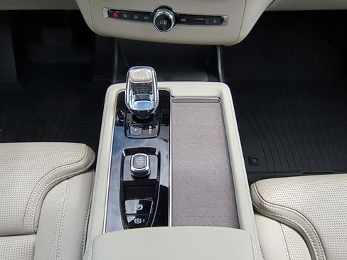 New 2026 Volvo XC90 B6 Ultra w/ Lounge Package AWD/4WD image 16