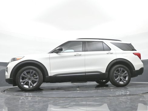 Used 2023 Ford Explorer XLT w/ Equipment Group 202A AWD/4WD image 45