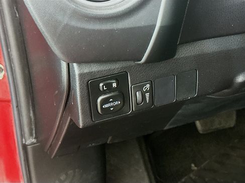 Used 2019 Toyota Corolla SE w/ Carpet Mat Package (TMS) image 16