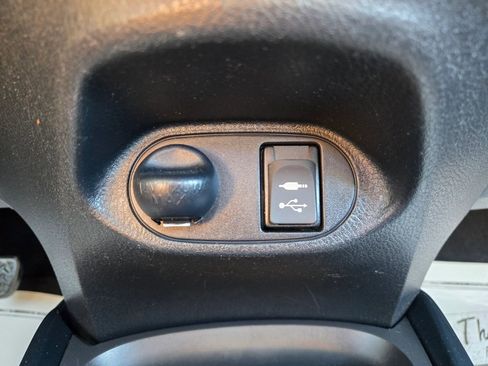 Used 2016 Toyota Yaris SE image 24