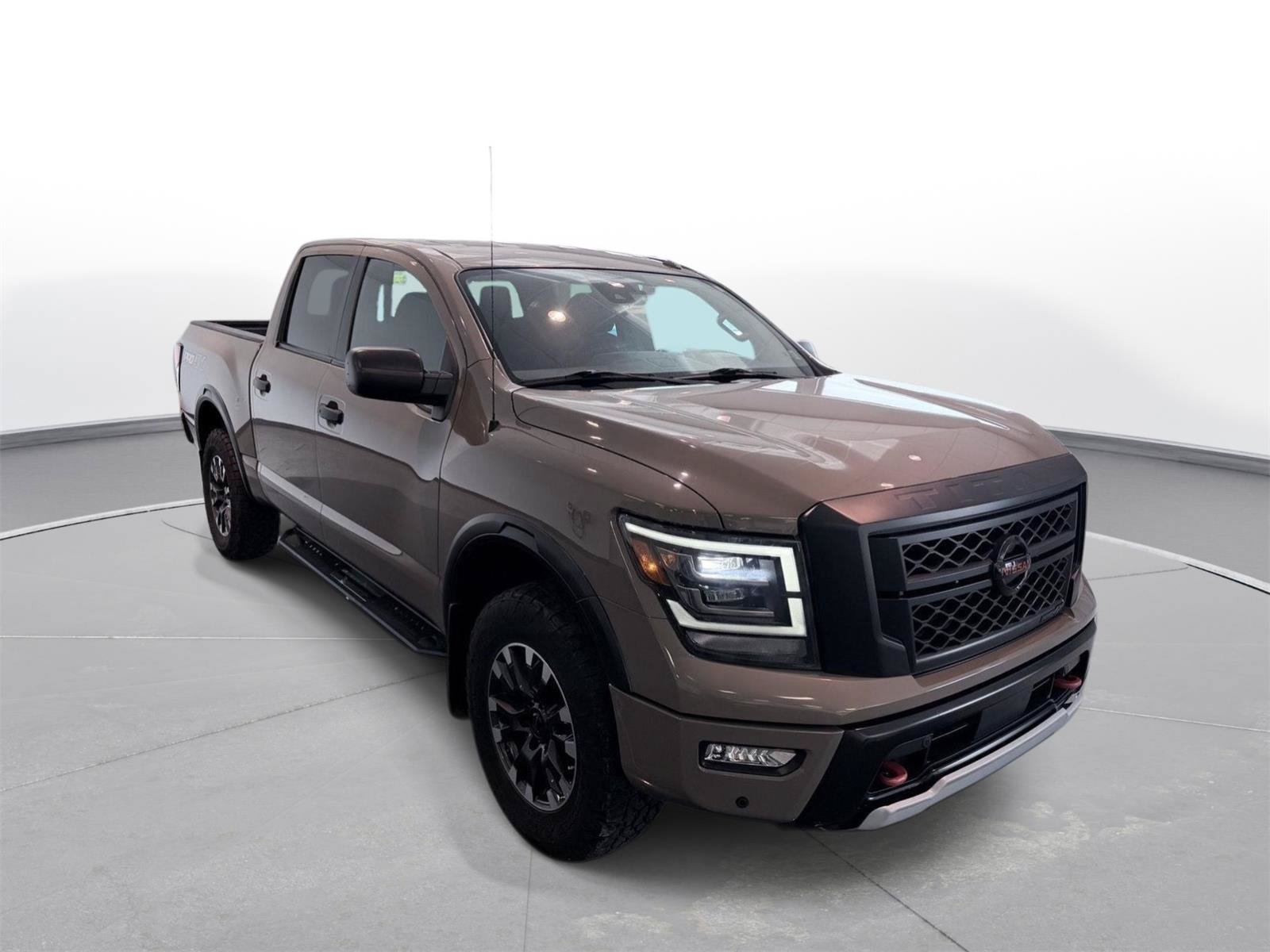 Used 2021 Nissan Titan PRO-4X w/ Pro-4x Utility Package AWD/4WD image 7