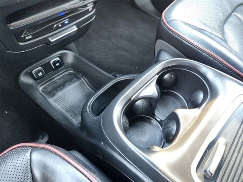 Used 2020 Chrysler Pacifica Limited image 28