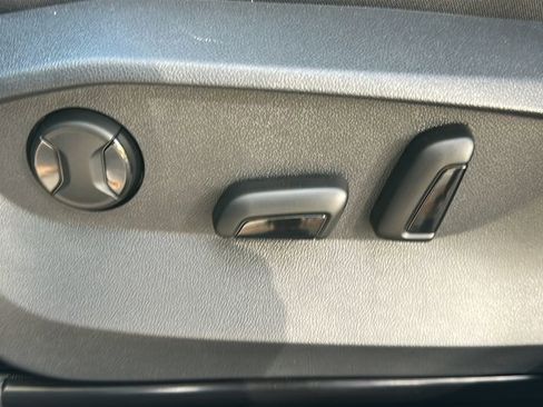 New 2026 Volkswagen Taos SE image 18