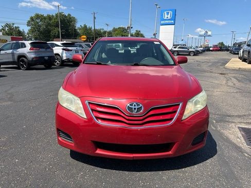 Used 2011 Toyota Camry LE FWD image 2