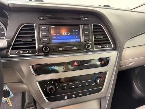 Used 2015 Hyundai Sonata SE w/ Option Group 09 FWD image 13