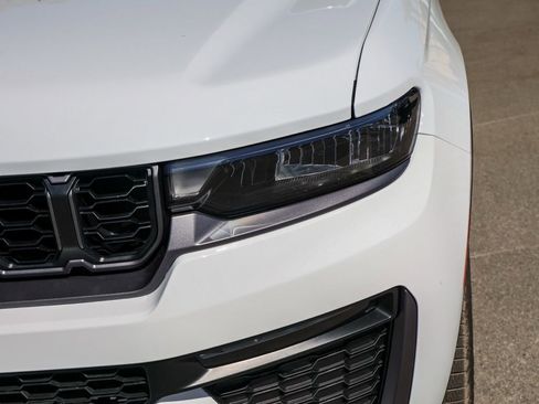 New 2026 Jeep Grand Cherokee L Limited w/ Limited Altitude Package image 10