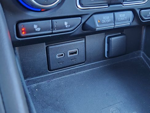 Used 2022 Chevrolet Tahoe Z71 image 13