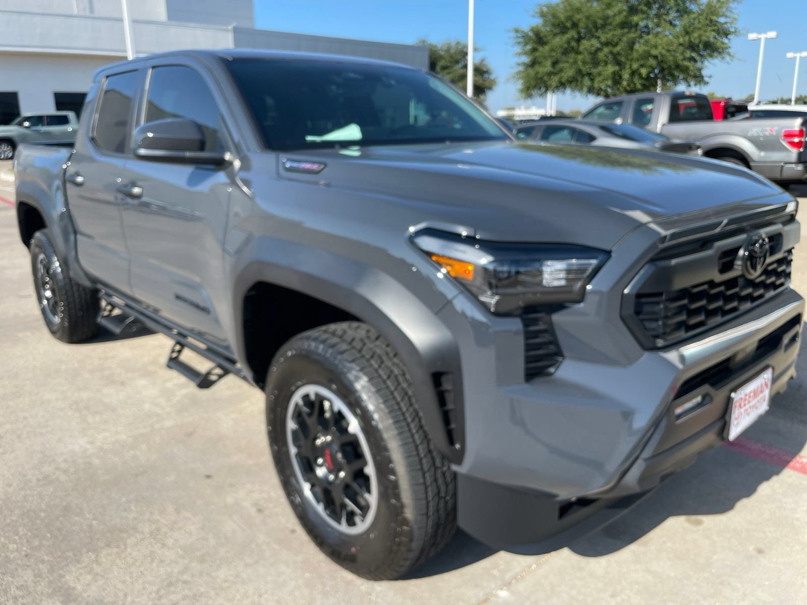 Used 2025 Toyota Tacoma TRD Off-Road AWD/4WD image 4