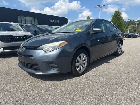 Used 2016 Toyota Corolla LE FWD image 2