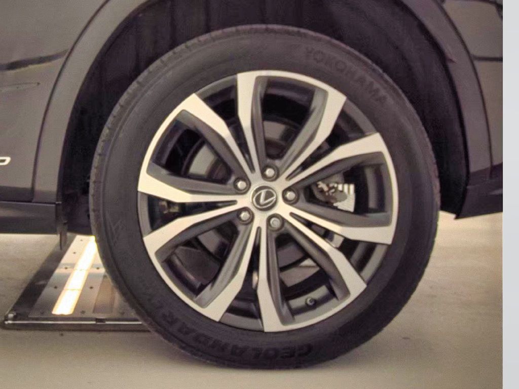 Used 2019 Lexus RX 450h AWD image 17