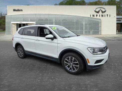Used 2020 Volkswagen Tiguan SE image 2