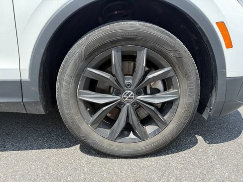 Used 2024 Volkswagen Tiguan SE AWD/4WD image 11