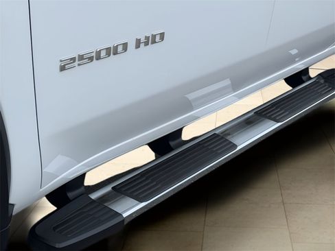 Used 2024 Chevrolet Silverado 2500 LT image 39