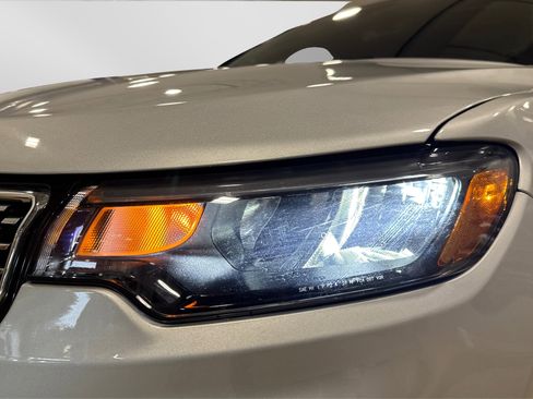 Used 2025 Jeep Compass Limited image 14