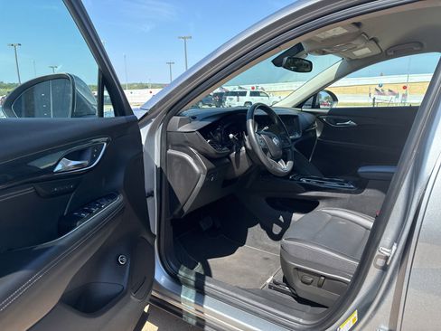 Used 2023 Buick Envision Essence image 8