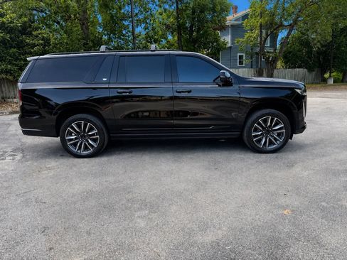 Used 2023 Cadillac Escalade ESV Sport Platinum AWD/4WD image 4