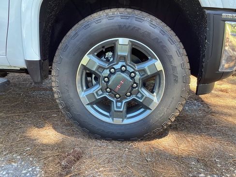 New 2025 GMC Sierra 3500 SLT w/ SLT Premium Package image 8