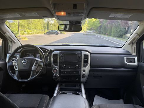 Used 2018 Nissan Titan SV w/ SV Convenience Package AWD/4WD image 9