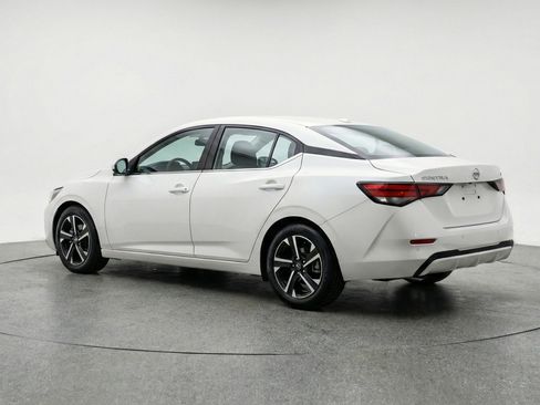 Used 2025 Nissan Sentra SV image 6