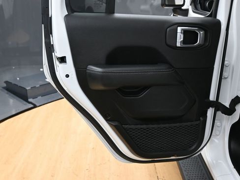 Used 2022 Jeep Wrangler Unlimited Sahara w/ Cold Weather Group image 44