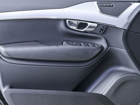 Used 2025 Volvo XC90 B5 Core image 8