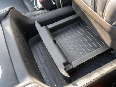 Used 2021 GMC Yukon SLT w/ SLT Premium Package image 41