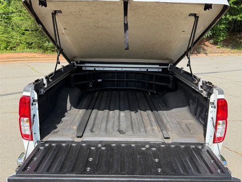 Used 2016 Nissan Frontier SV w/ SV Value Truck Package RWD image 6
