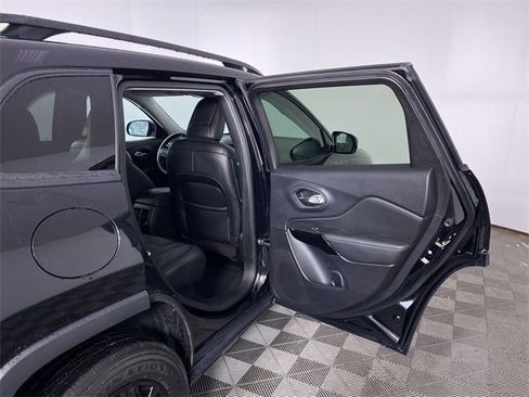 Used 2023 Jeep Cherokee Altitude Lux image 34
