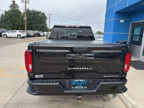 Used 2022 GMC Sierra 2500 Denali w/ Denali Black Diamond Edition AWD/4WD image 6